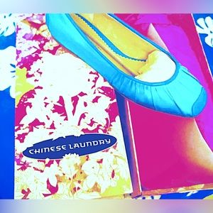 ~CHINESE LAUNDRY~ HARP SATIN FLATS